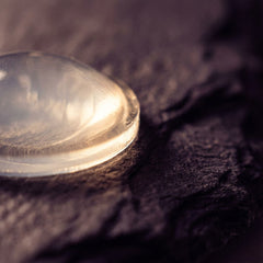 Macro cross-section of a translucent domed hydrocolloid patch